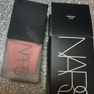 NARS liquid blush in Orgasm